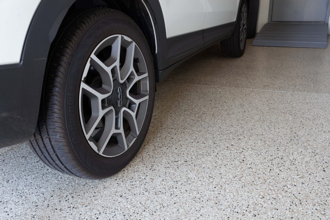 Commercial 4-Layer Flaked Epoxy Garage Floor Kit – 300-640sqft